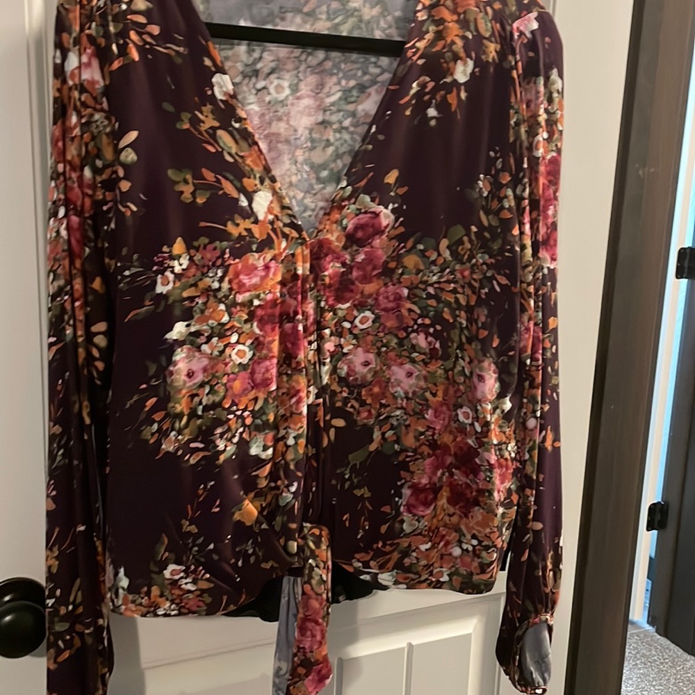 Beautiful blouse only worn a couple times